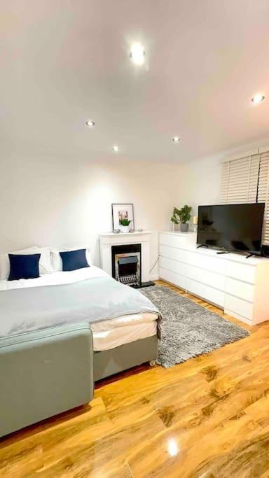 A Beautiful Stylish 2 Bedroom Apartment -City Of Лондон Екстериор снимка