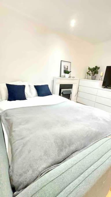 A Beautiful Stylish 2 Bedroom Apartment -City Of Лондон Екстериор снимка